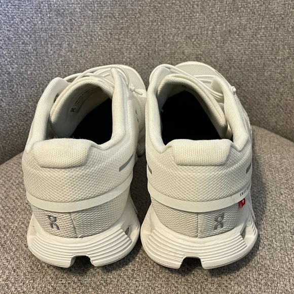 ON CLOUD- Cloud 5 Waterproof white , size 9.5 - Picture 3 of 6